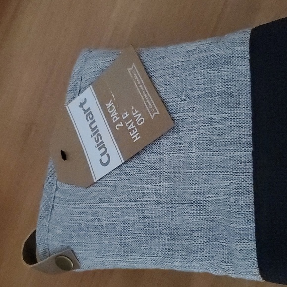 Cuisinart Neoprene Oven Mitts, 2pk -Heat Resistant Oven Gloves - Picture 2 of 6